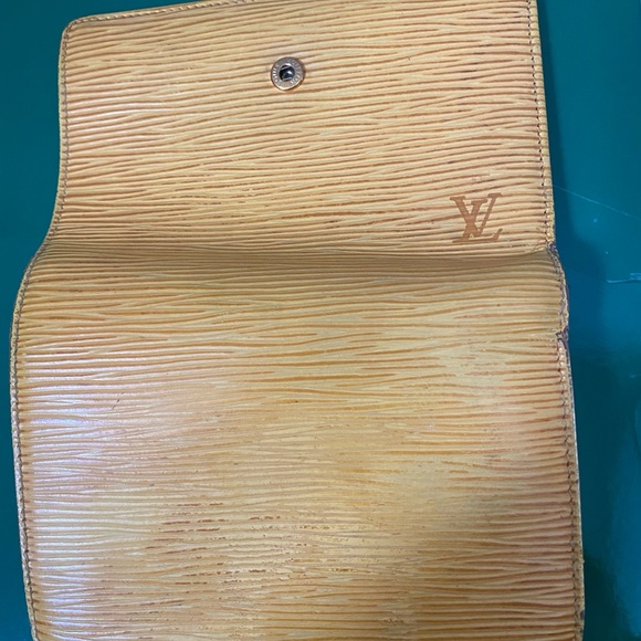 Louis Vuitton Kiss-lock Wallet Epi Yellow - Picture 2 of 7